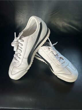 Puma White Sneakers with Gold Insole Logo